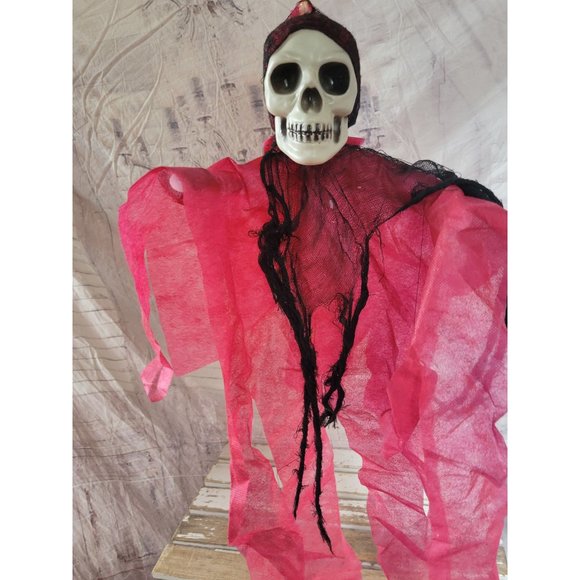 Red Grim reaper skeleton hanging mini Halloween decor home table work - Picture 1 of 7